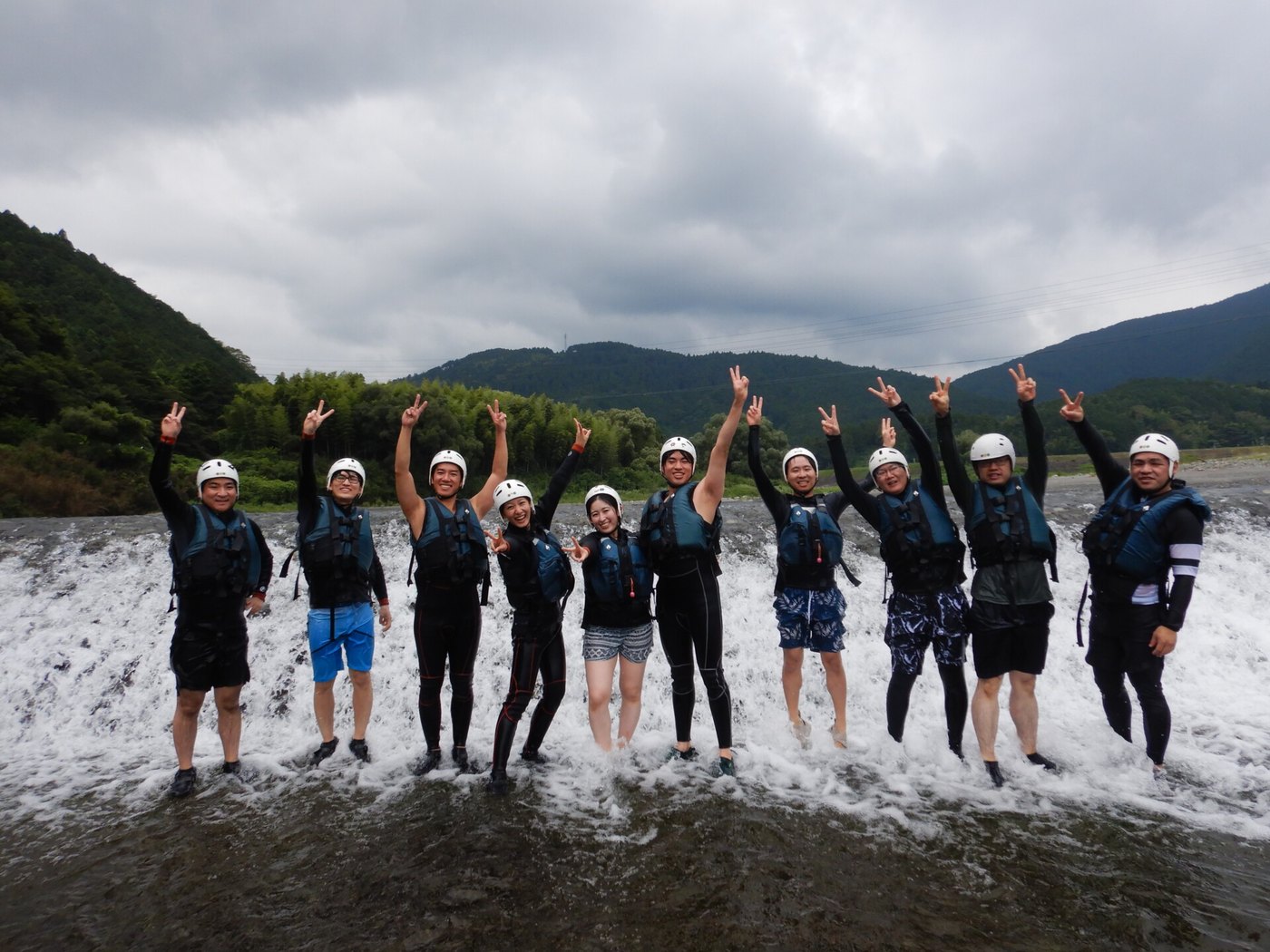 富士川の流れと山並み